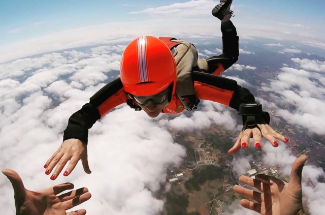 Pruetas en el aire tras el salto