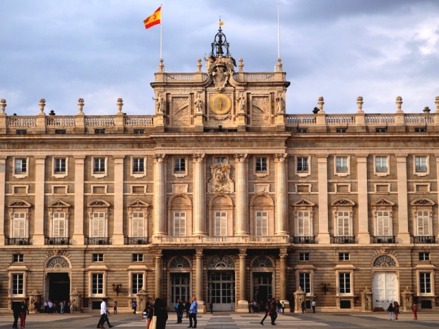  Frente da fachada do Palácio Real 