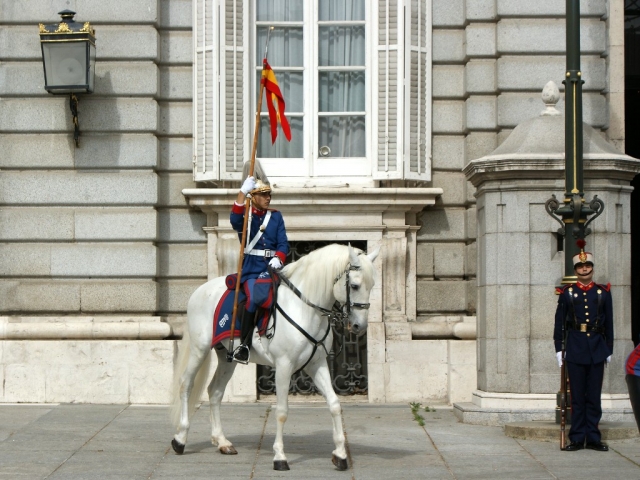  Guarda Real a Cavalo no Palácio Real de Madrid 