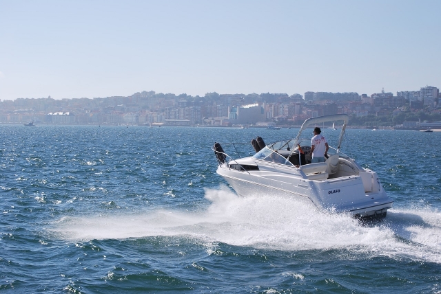  Conduire le bateau à Castelldefels 