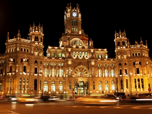  Câmara Municipal de Madrid à noite 