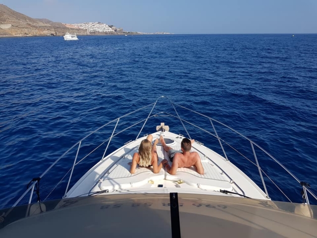  Paar auf unserer Yacht 
