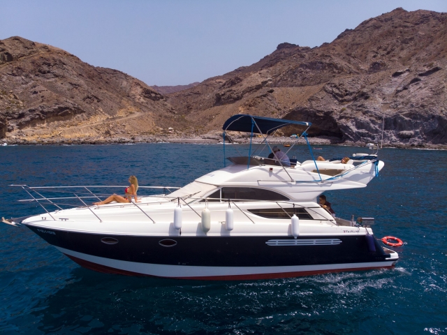  Sonnenbaden auf der Yacht 