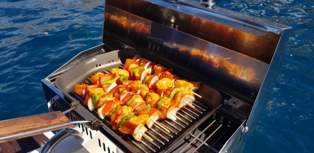  Leckeres Barbecue auf der Yacht 