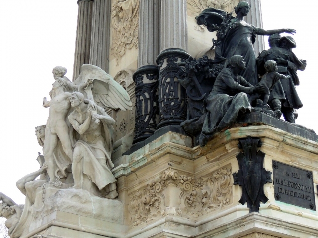  Statue nel Parco del Retiro 
