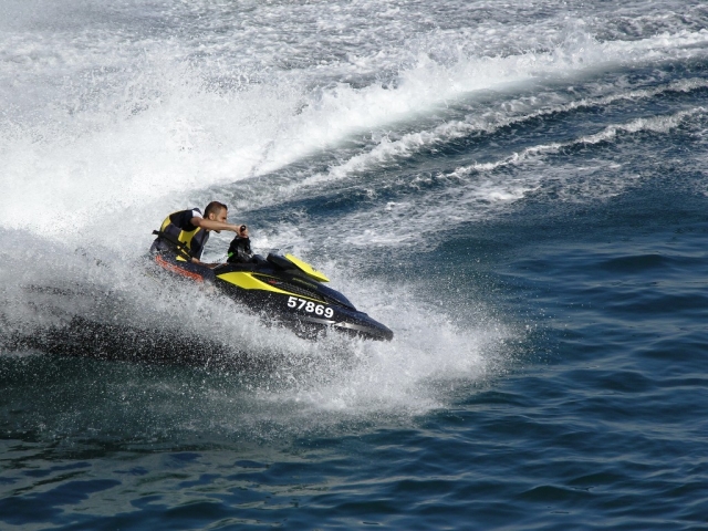  Giro con la moto d'acqua 