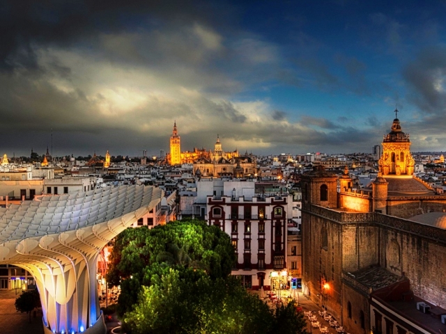 El centro de Sevilla de noche