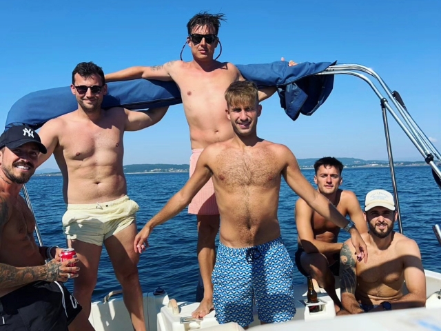  boat rental with friends 