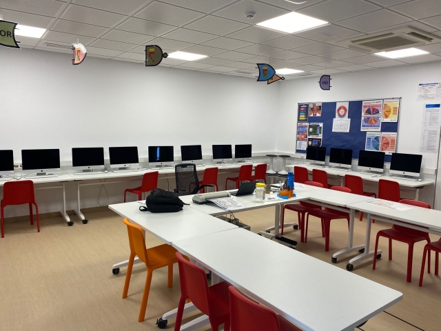  computer room 