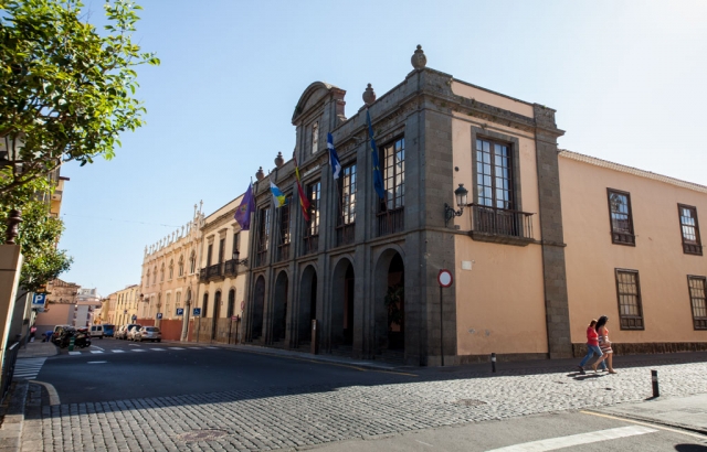  La Laguna Town Hall 