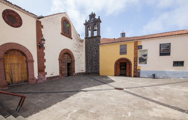  Church of Santo Domingo 