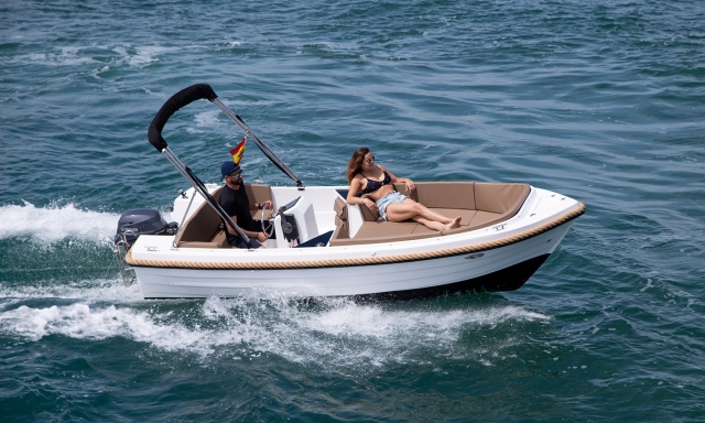  Location de bateaux V480 Costa Brava 