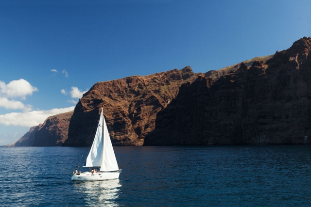  Los Gigantes Sailboat