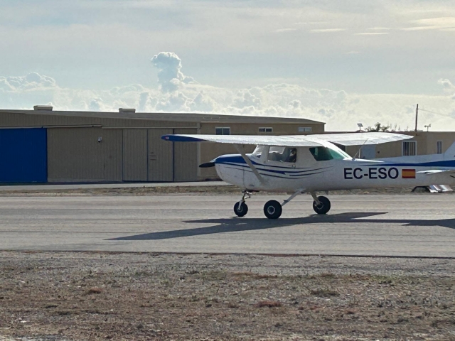 Pilote por um dia em um pequeno avião sobre Alicante 45min