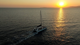 Paseo en catamarán atardecer Bahía Palma 3h niños
