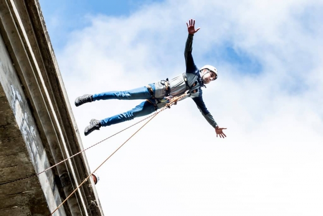  Activité de saut à l'élastique
