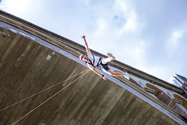 adrénaline au saut à l'élastique 
