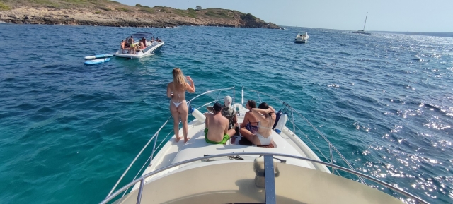  amigos no iate por Maiorca 