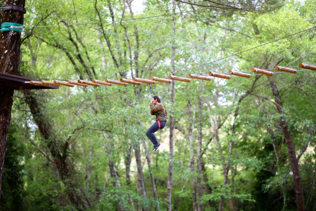 Parque con tirolesa