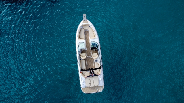 Nuestro barco navegando por el Mediterráneo