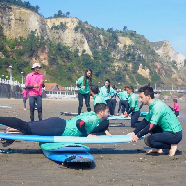 Enseñando surf