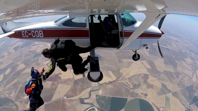  Tandem jump 