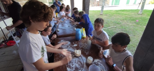 I ragazzi in un laboratorio di cucina 