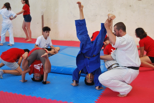  Acrobazie dopo la difesa personale 
