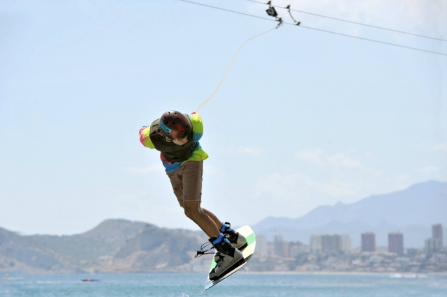  Kabelski mit Wakeboard 