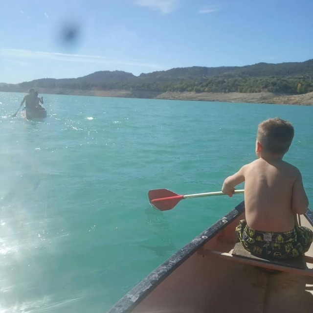  Criança na canoa 