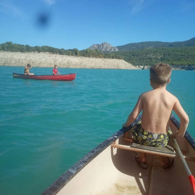  Na represa com os mais pequenos 