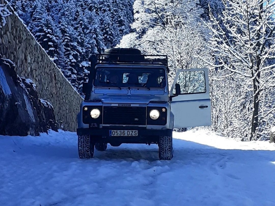 Guida un 4x4 nelle terre dei Pirenei 