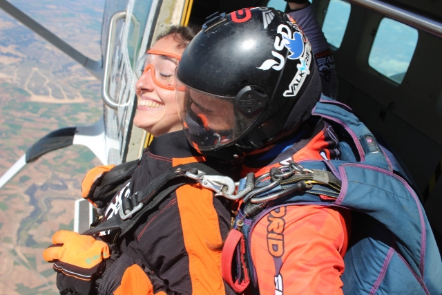 Nervios al saltar de la avioneta paracaidas