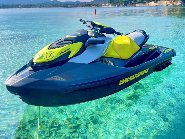  Motos à eau sous licence