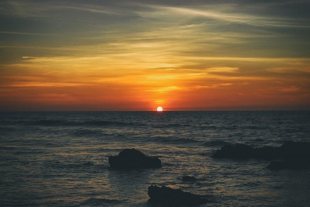  Pôr do sol na praia de Alicante 