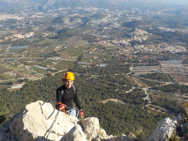  从 Via Ferrata 顶部攀登 