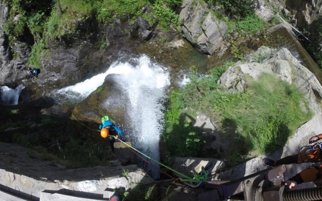  A canyoning experience in GIrona 