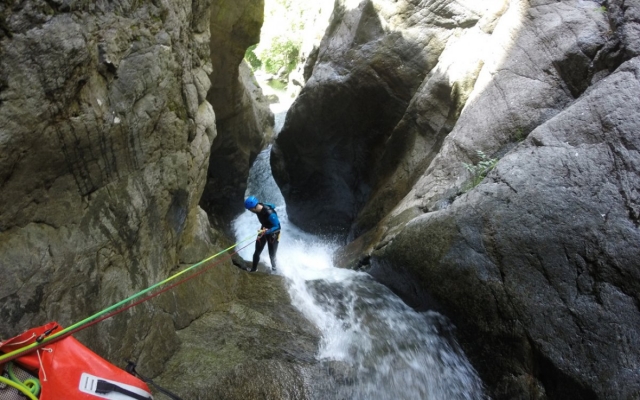  Enjoy the Gorgas de Núria ravine 