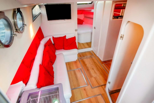  Interno dello yacht 