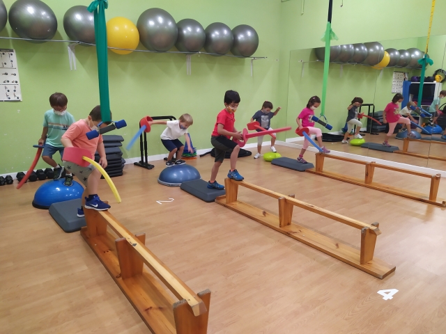 Jugando en el campamento