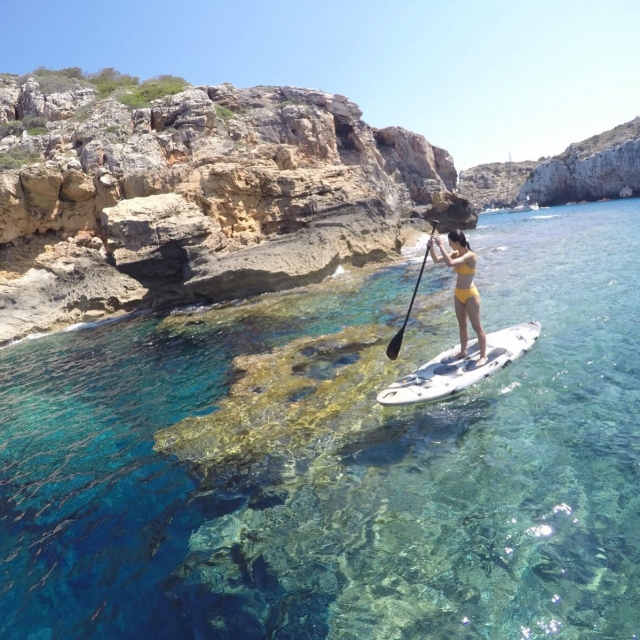  Remando pelas enseadas de Menorca 