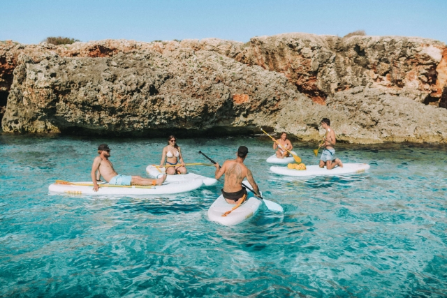  Pratique yoga nas enseadas de Menorca 