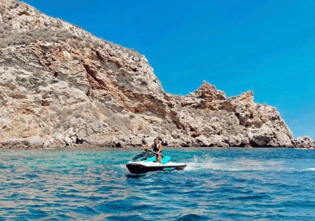 Navega por el mediterráneo