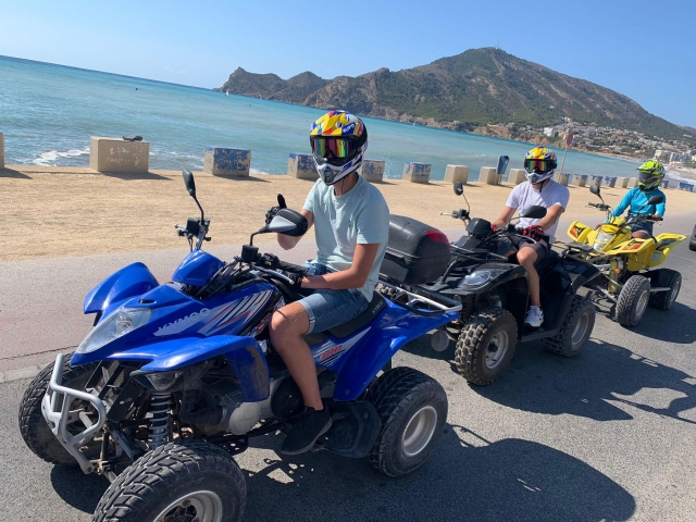  带导游的四驱车之旅穿过科斯塔布兰卡