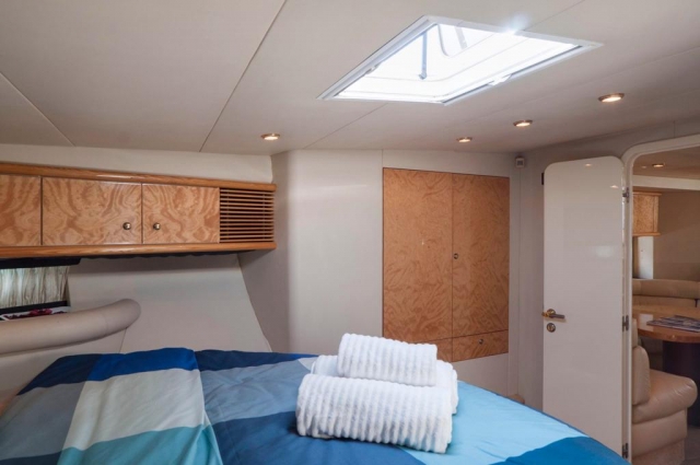  Una delle cabine dello yacht 
