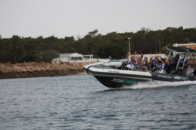 Recorre Isla Canela en barco