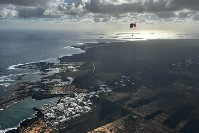 Vuela en parapente por Lanzarote