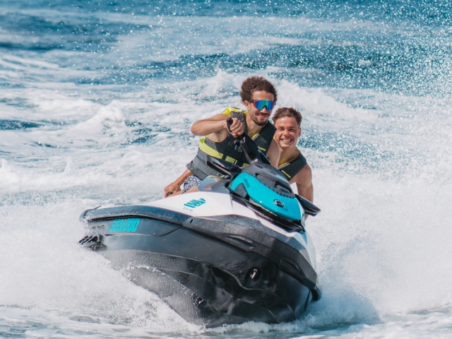 Motos de agua biplaza en Alcudia