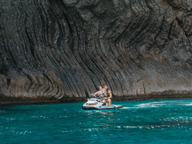 Explorando la isla en moto de agua