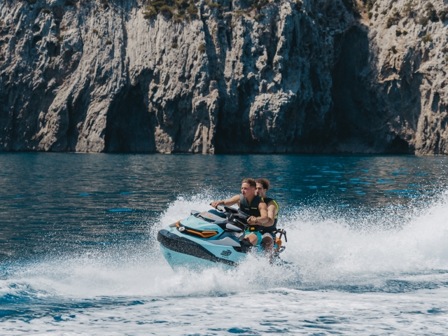  Two-seater jetski 